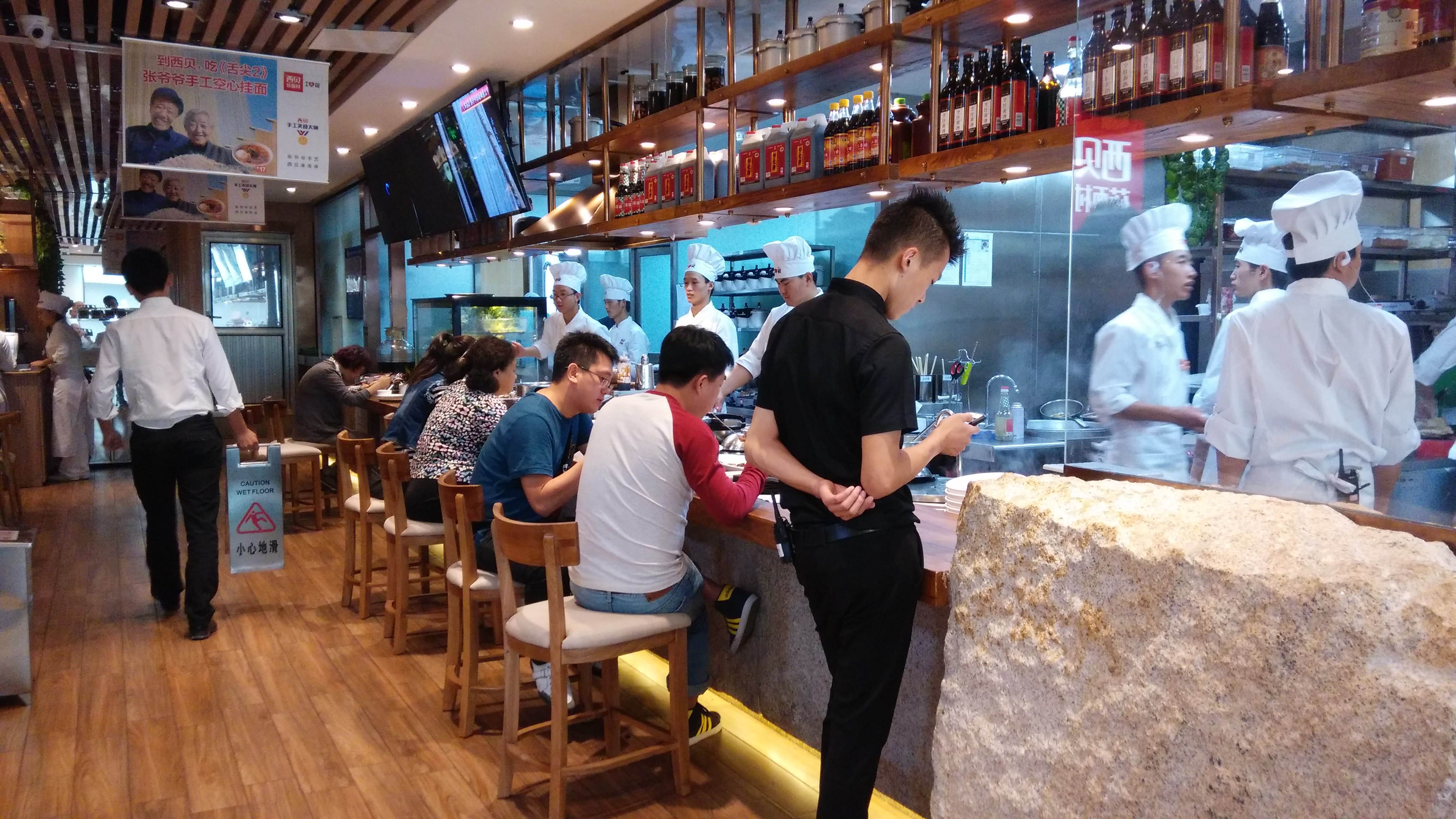 做不過時的餐廳設(shè)計(jì)--開放式餐飲廚房